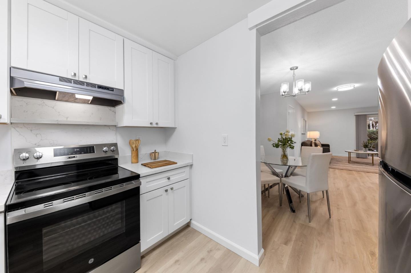 Detail Gallery Image 13 of 32 For 50 E Middlefield Rd #17,  Mountain View,  CA 94043 - 1 Beds | 1 Baths