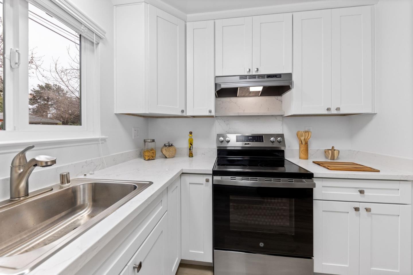 Detail Gallery Image 14 of 32 For 50 E Middlefield Rd #17,  Mountain View,  CA 94043 - 1 Beds | 1 Baths