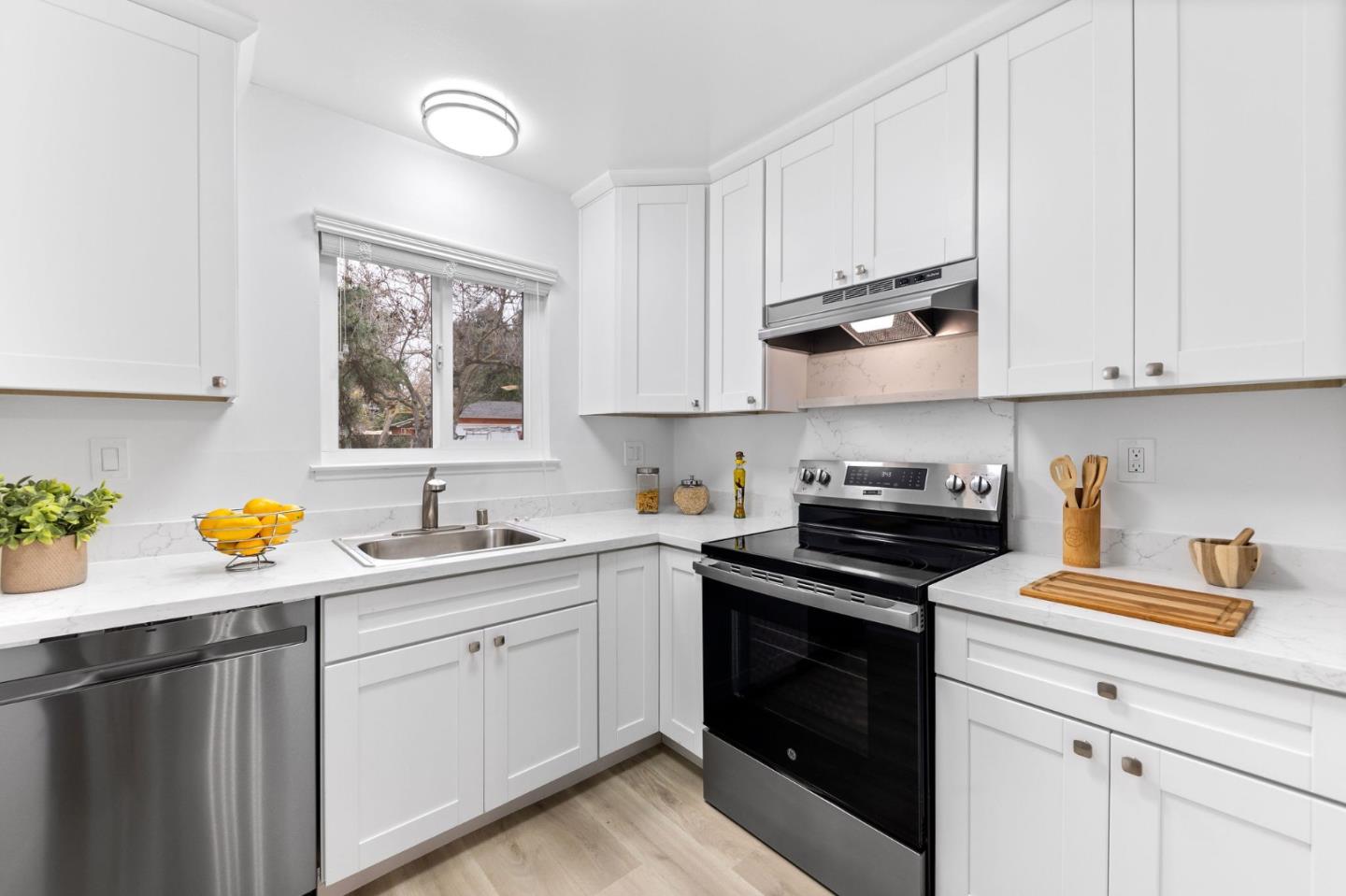 Detail Gallery Image 15 of 32 For 50 E Middlefield Rd #17,  Mountain View,  CA 94043 - 1 Beds | 1 Baths