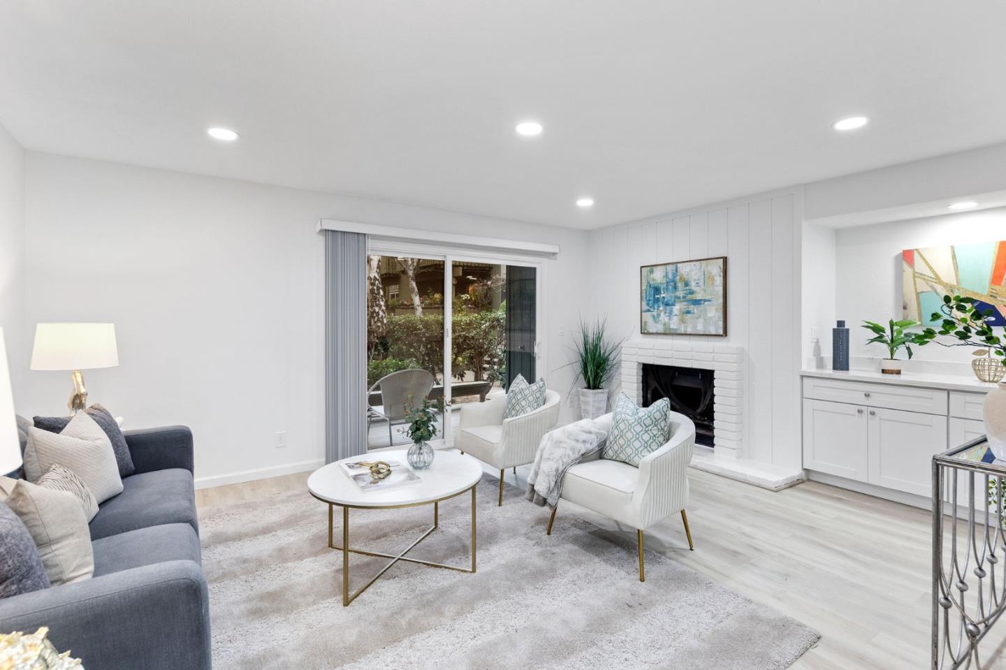 Detail Gallery Image 2 of 32 For 50 E Middlefield Rd #17,  Mountain View,  CA 94043 - 1 Beds | 1 Baths