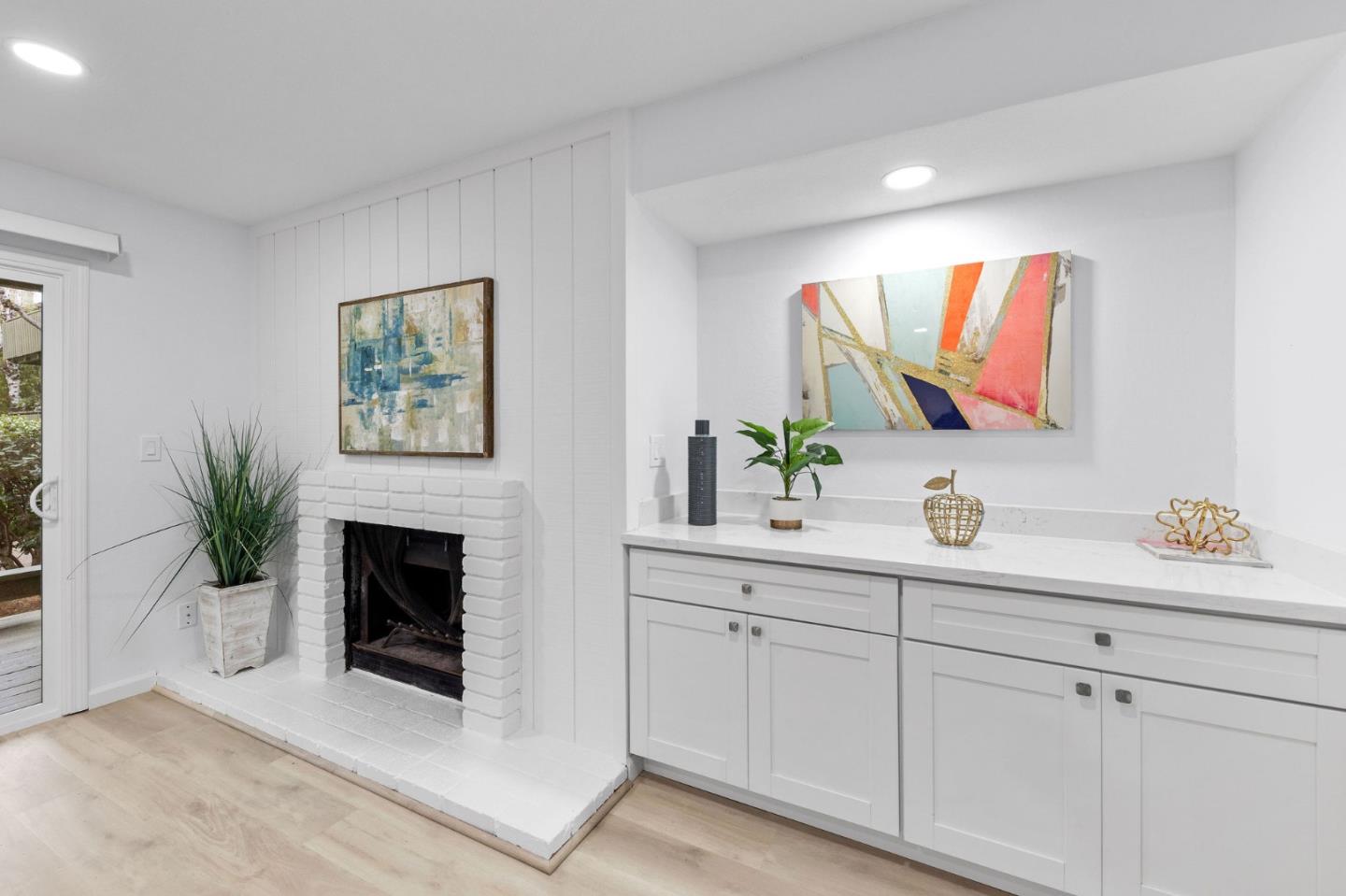 Detail Gallery Image 5 of 32 For 50 E Middlefield Rd #17,  Mountain View,  CA 94043 - 1 Beds | 1 Baths