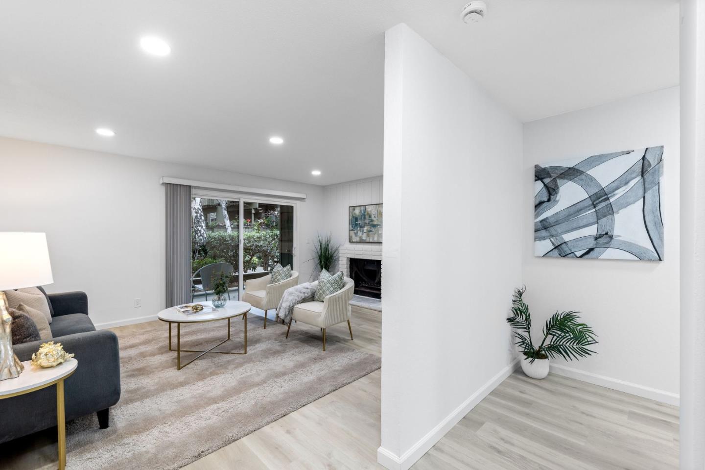 Detail Gallery Image 9 of 32 For 50 E Middlefield Rd #17,  Mountain View,  CA 94043 - 1 Beds | 1 Baths