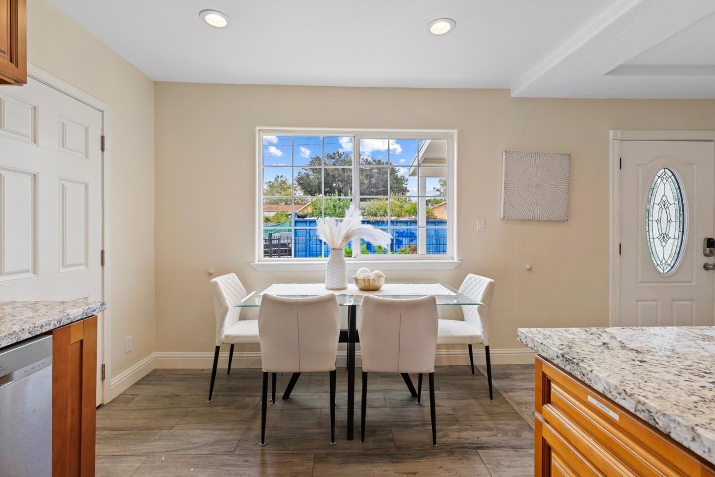 Detail Gallery Image 12 of 65 For 2301 Poplar Ave, East Palo Alto,  CA 94303 - 7 Beds | 4 Baths