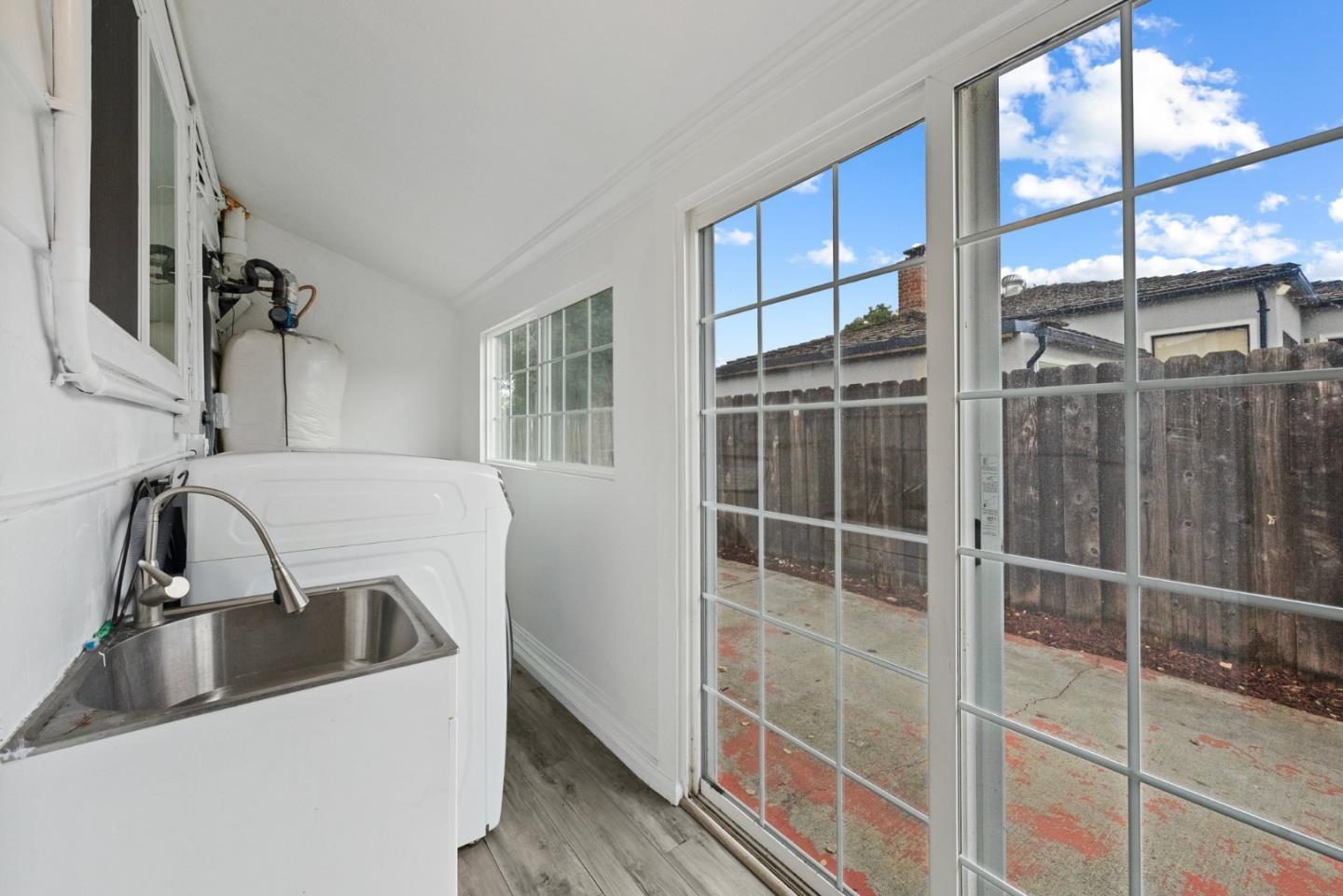 Detail Gallery Image 13 of 65 For 2301 Poplar Ave, East Palo Alto,  CA 94303 - 7 Beds | 4 Baths