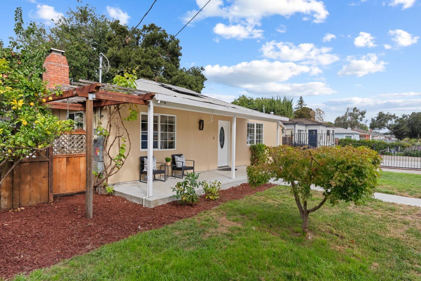 Detail Gallery Image 2 of 65 For 2301 Poplar Ave, East Palo Alto,  CA 94303 - 7 Beds | 4 Baths