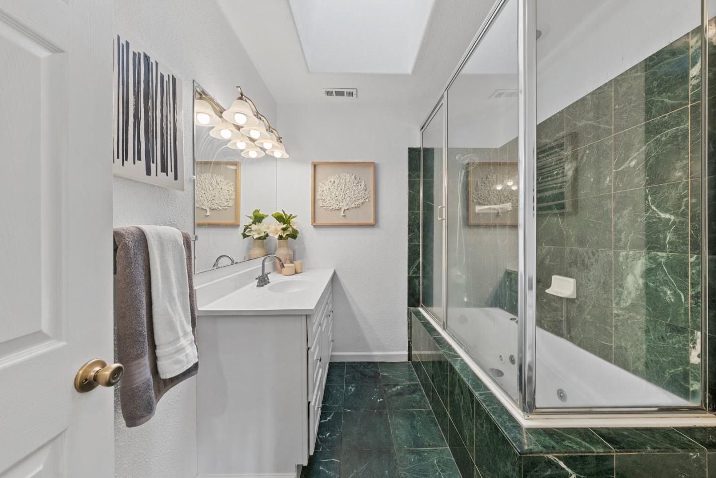 Detail Gallery Image 24 of 65 For 2301 Poplar Ave, East Palo Alto,  CA 94303 - 7 Beds | 4 Baths