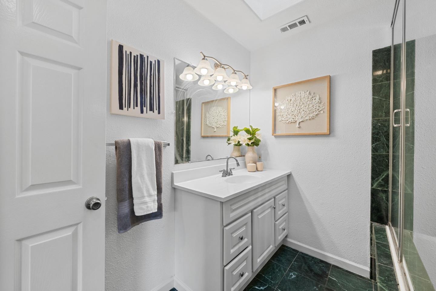 Detail Gallery Image 25 of 65 For 2301 Poplar Ave, East Palo Alto,  CA 94303 - 7 Beds | 4 Baths