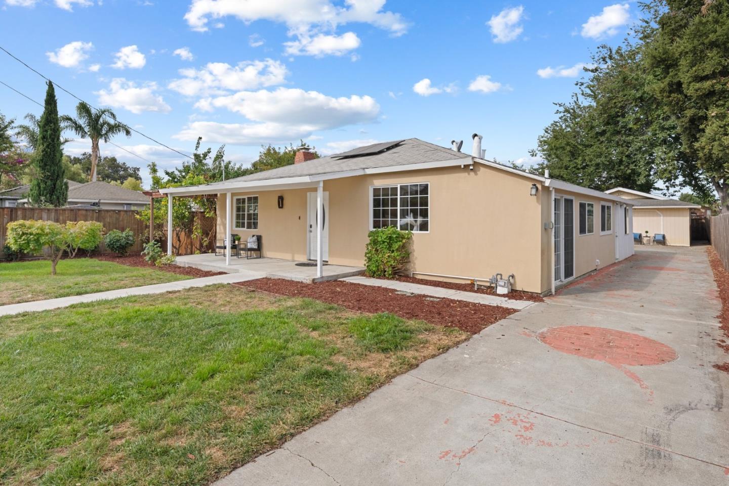Detail Gallery Image 3 of 65 For 2301 Poplar Ave, East Palo Alto,  CA 94303 - 7 Beds | 4 Baths