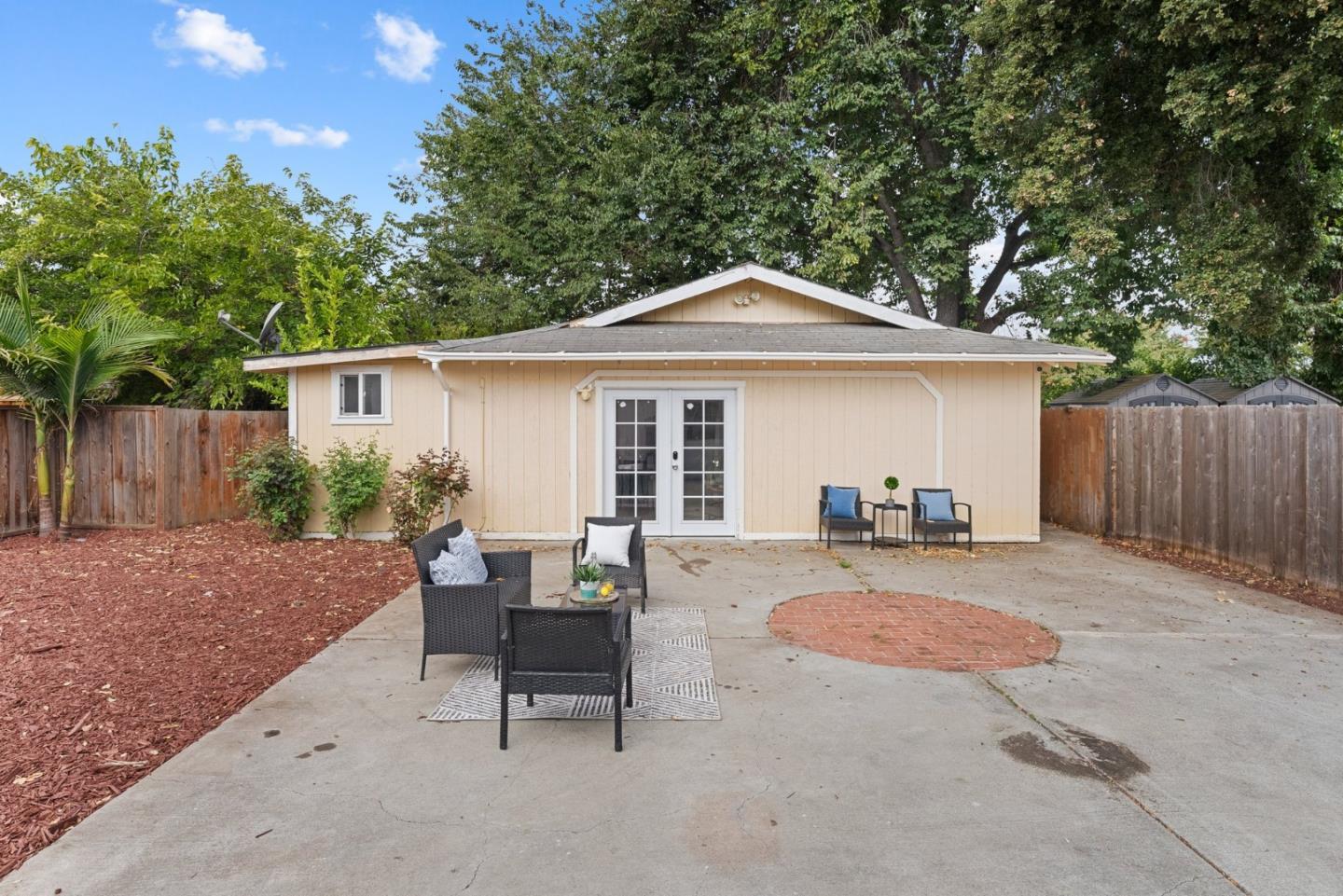 Detail Gallery Image 37 of 65 For 2301 Poplar Ave, East Palo Alto,  CA 94303 - 7 Beds | 4 Baths