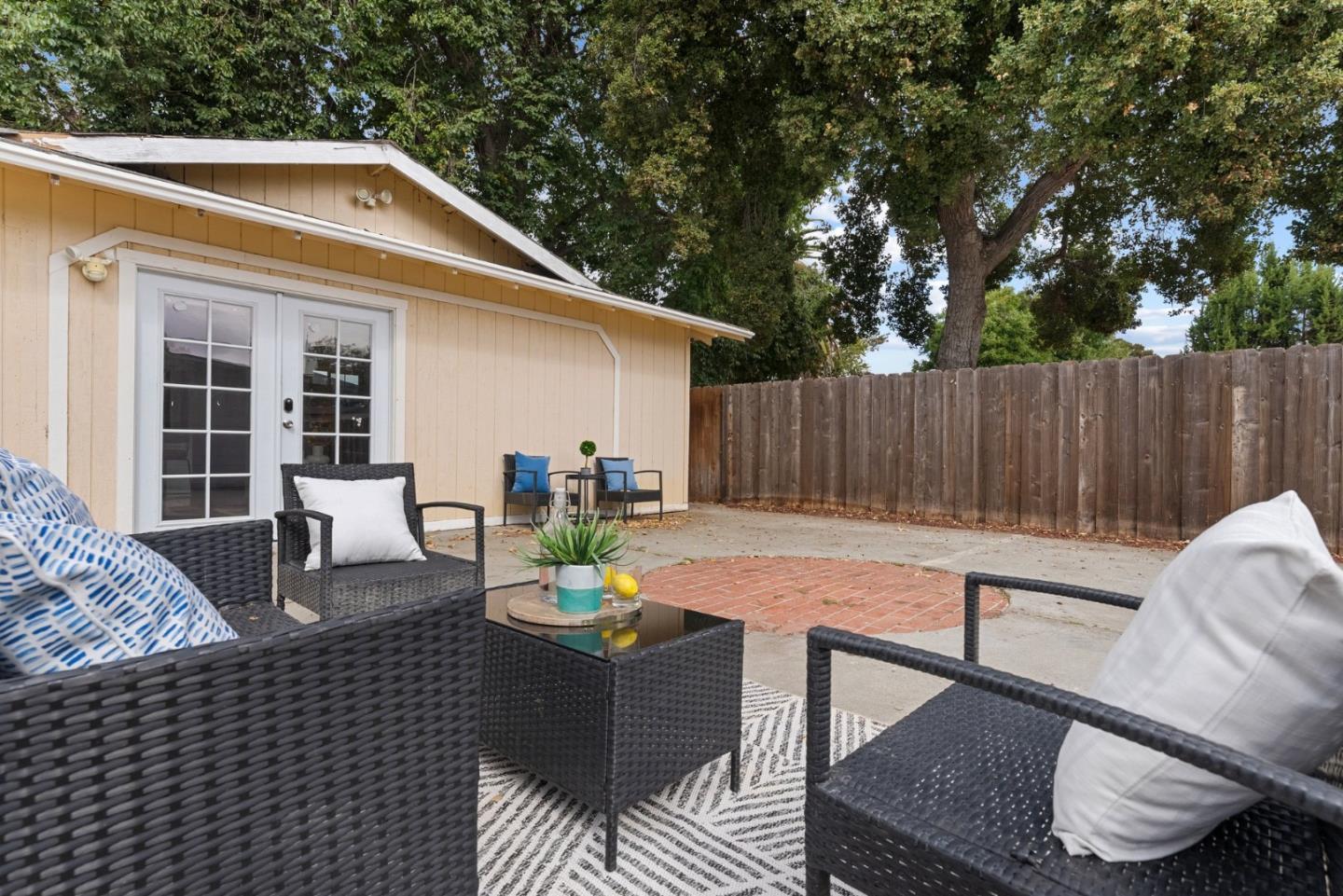 Detail Gallery Image 38 of 65 For 2301 Poplar Ave, East Palo Alto,  CA 94303 - 7 Beds | 4 Baths