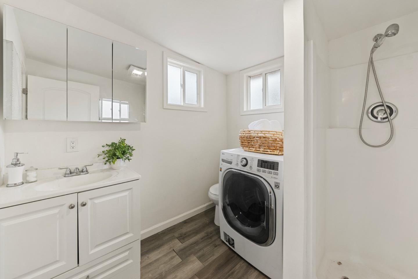 Detail Gallery Image 46 of 65 For 2301 Poplar Ave, East Palo Alto,  CA 94303 - 7 Beds | 4 Baths