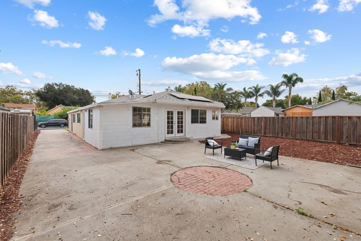 Detail Gallery Image 52 of 65 For 2301 Poplar Ave, East Palo Alto,  CA 94303 - 7 Beds | 4 Baths