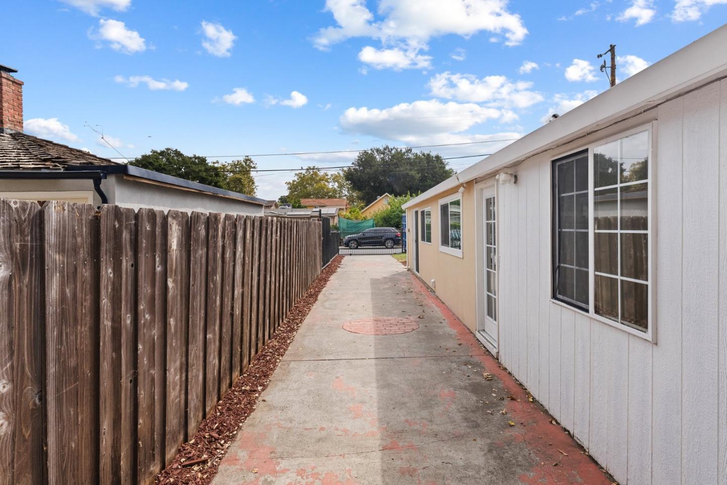 Detail Gallery Image 54 of 65 For 2301 Poplar Ave, East Palo Alto,  CA 94303 - 7 Beds | 4 Baths