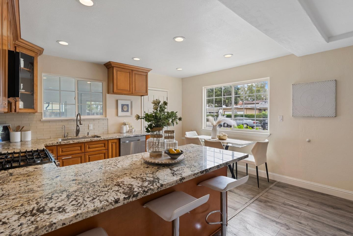 Detail Gallery Image 8 of 65 For 2301 Poplar Ave, East Palo Alto,  CA 94303 - 7 Beds | 4 Baths