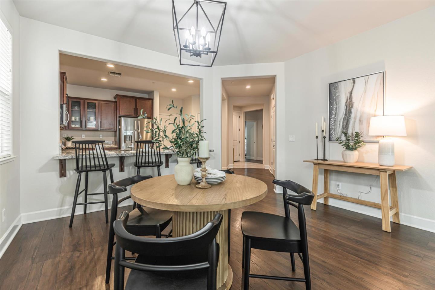 Detail Gallery Image 10 of 39 For 503 Cadiz Dr, Hollister,  CA 95023 - 3 Beds | 2 Baths