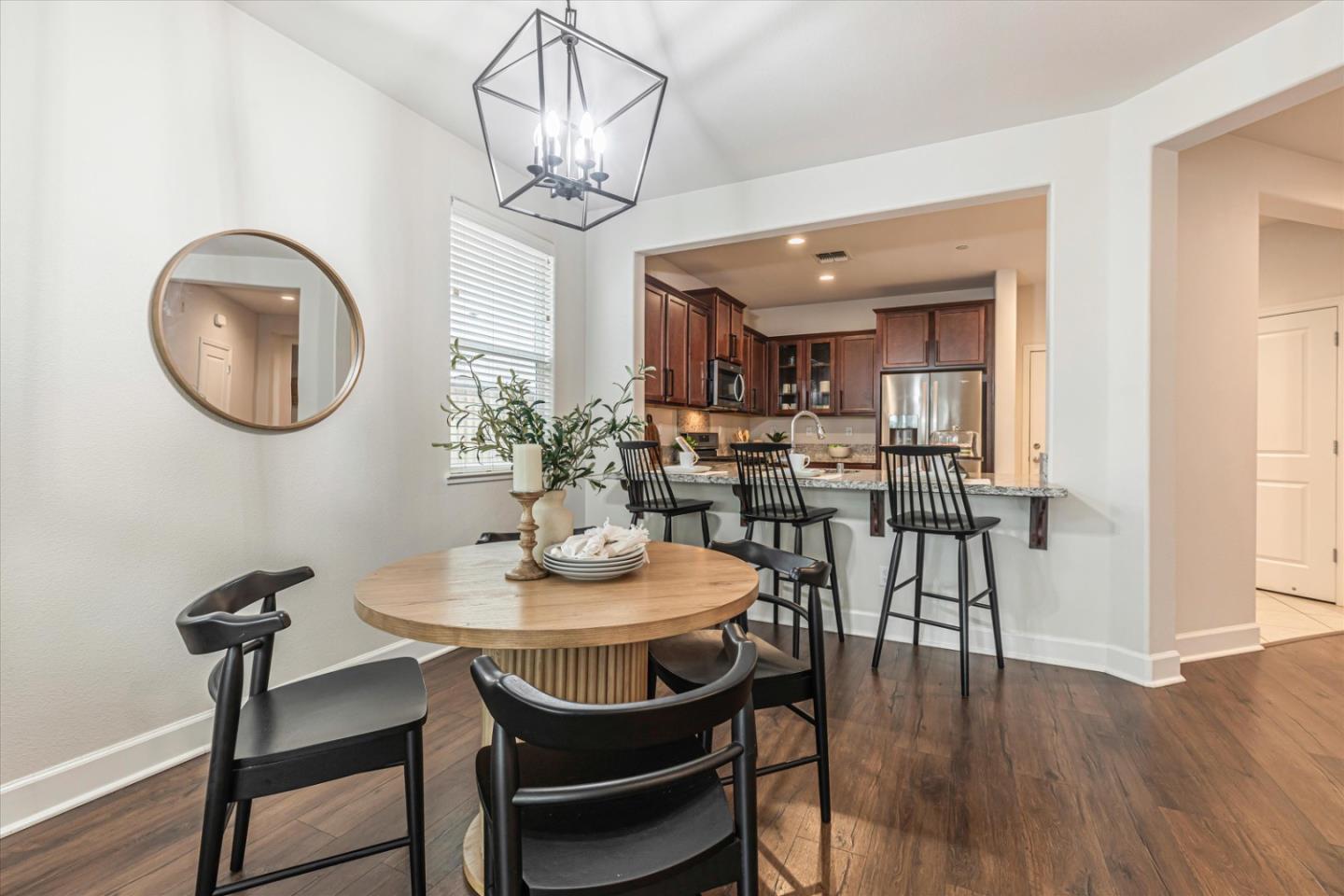 Detail Gallery Image 11 of 39 For 503 Cadiz Dr, Hollister,  CA 95023 - 3 Beds | 2 Baths