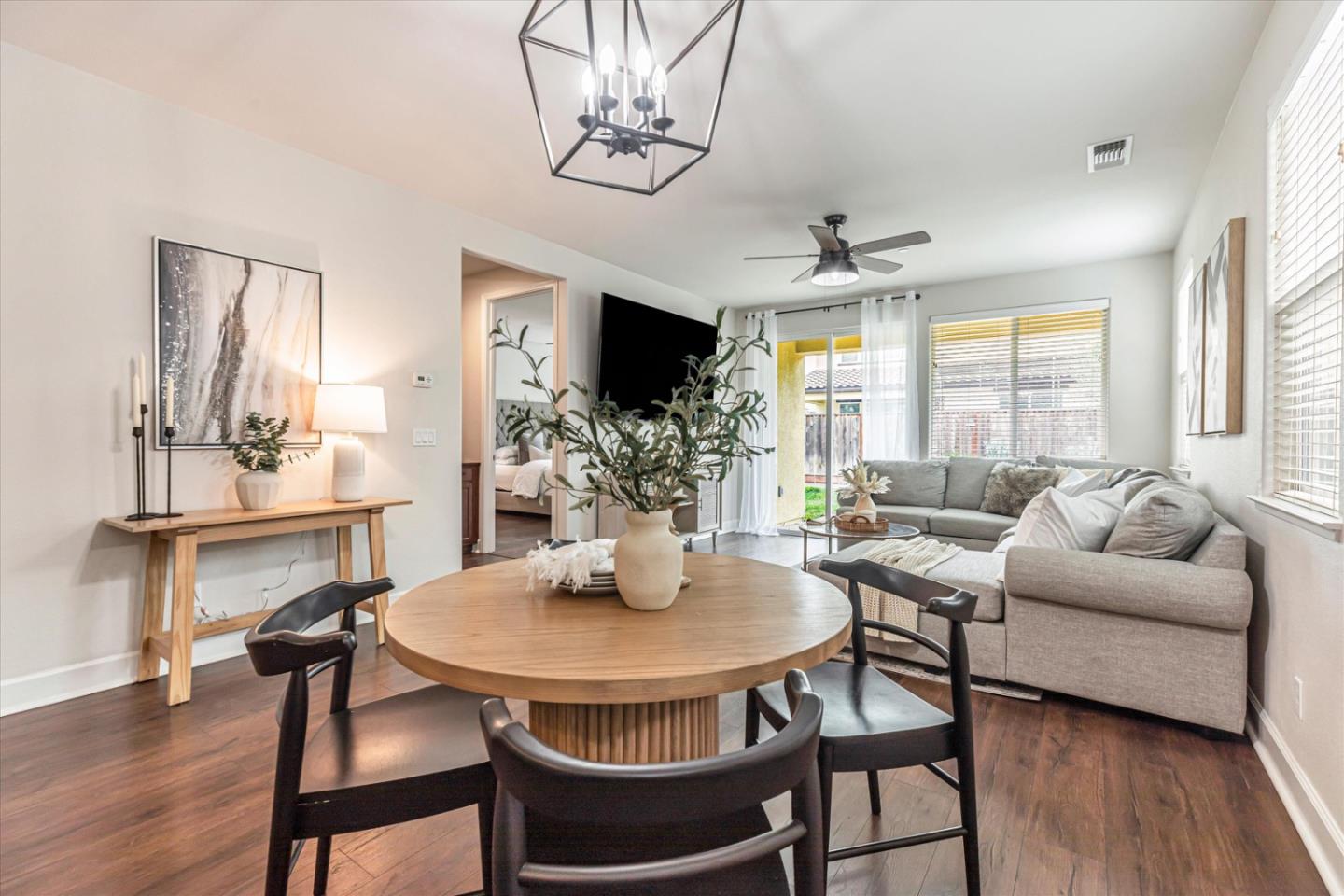 Detail Gallery Image 12 of 39 For 503 Cadiz Dr, Hollister,  CA 95023 - 3 Beds | 2 Baths