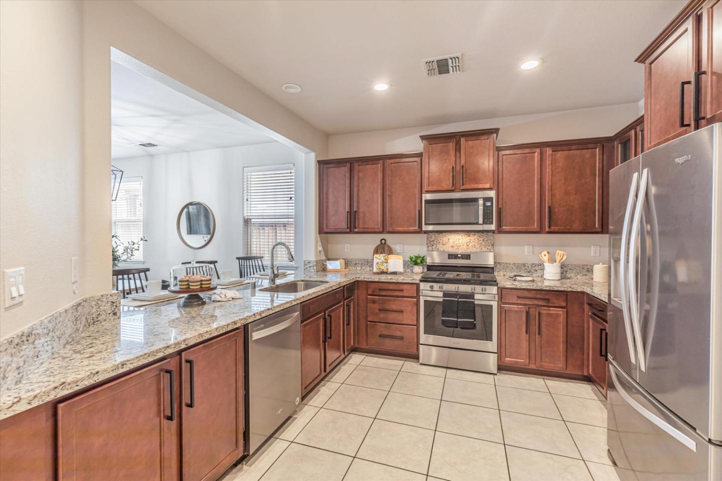Detail Gallery Image 16 of 39 For 503 Cadiz Dr, Hollister,  CA 95023 - 3 Beds | 2 Baths
