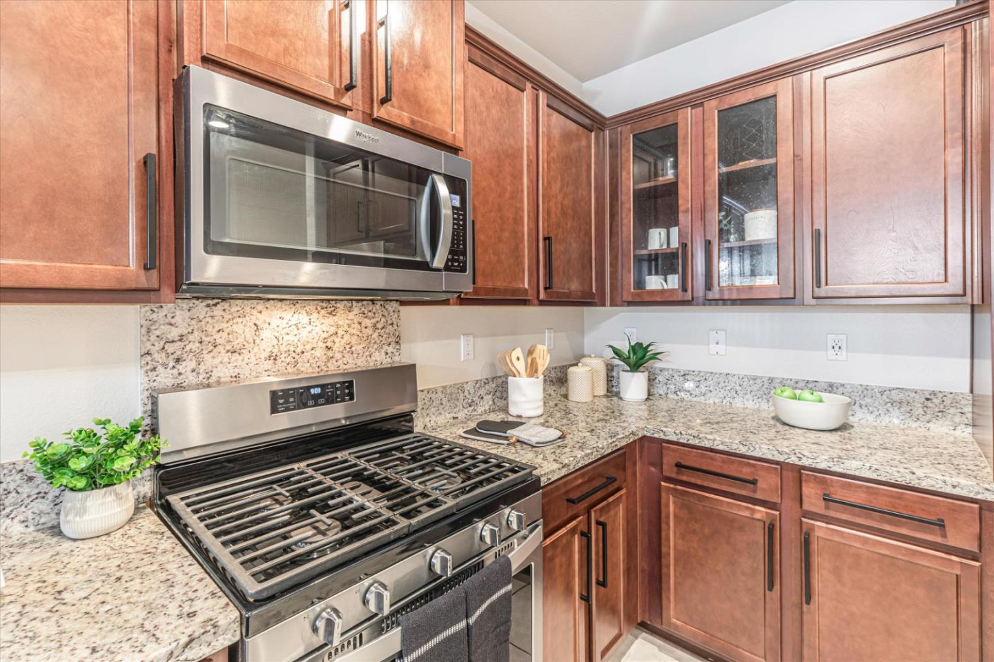 Detail Gallery Image 18 of 39 For 503 Cadiz Dr, Hollister,  CA 95023 - 3 Beds | 2 Baths