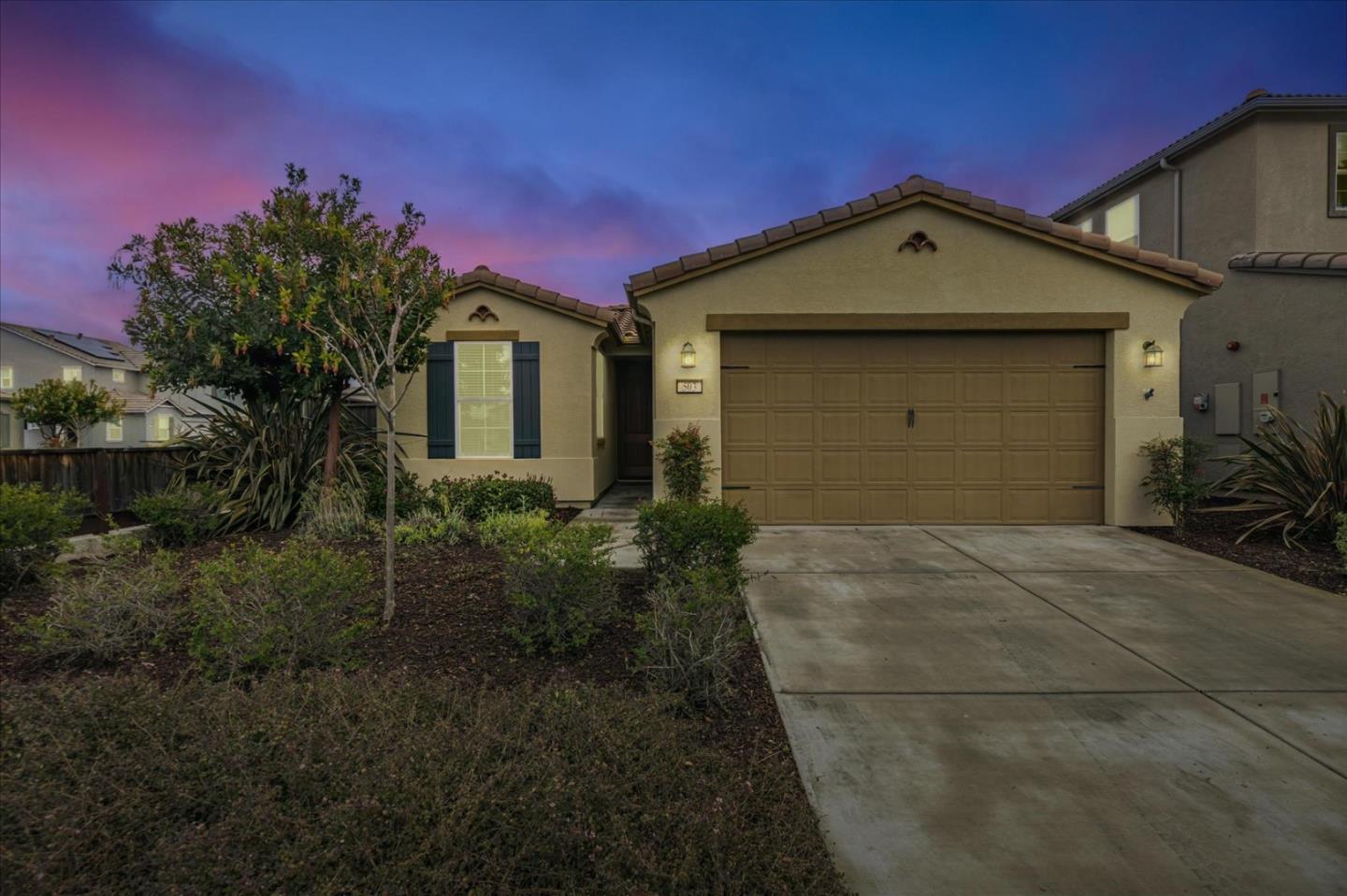 Detail Gallery Image 2 of 39 For 503 Cadiz Dr, Hollister,  CA 95023 - 3 Beds | 2 Baths