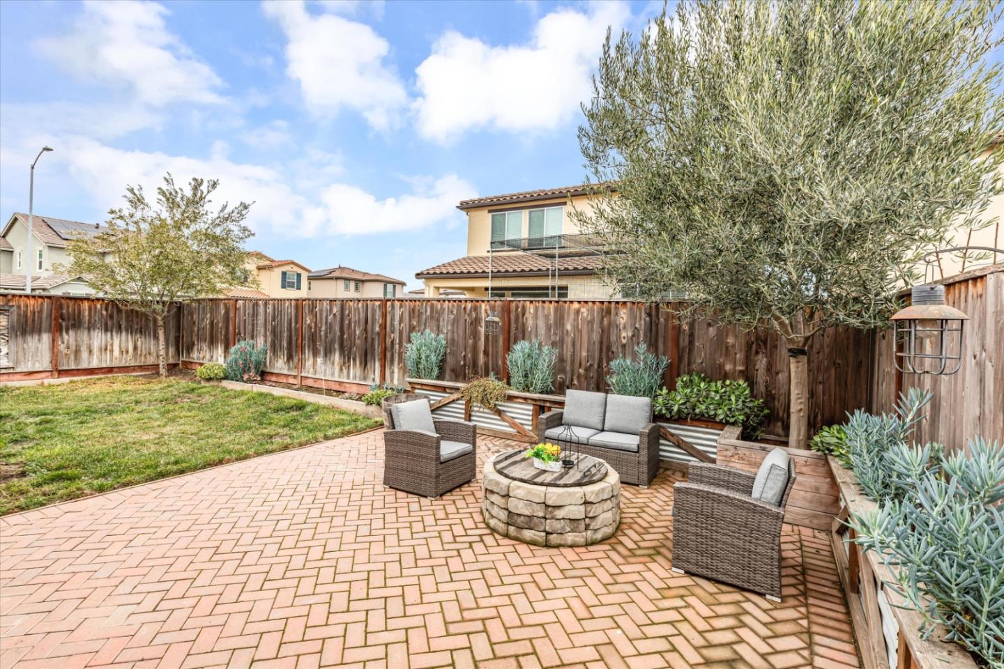 Detail Gallery Image 36 of 39 For 503 Cadiz Dr, Hollister,  CA 95023 - 3 Beds | 2 Baths