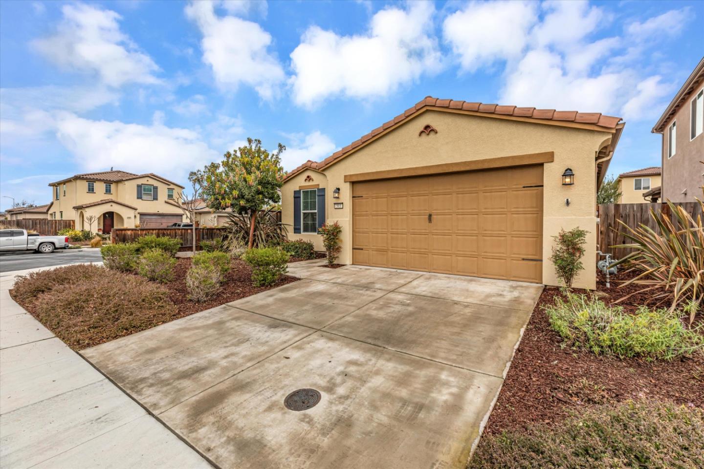 Detail Gallery Image 4 of 39 For 503 Cadiz Dr, Hollister,  CA 95023 - 3 Beds | 2 Baths