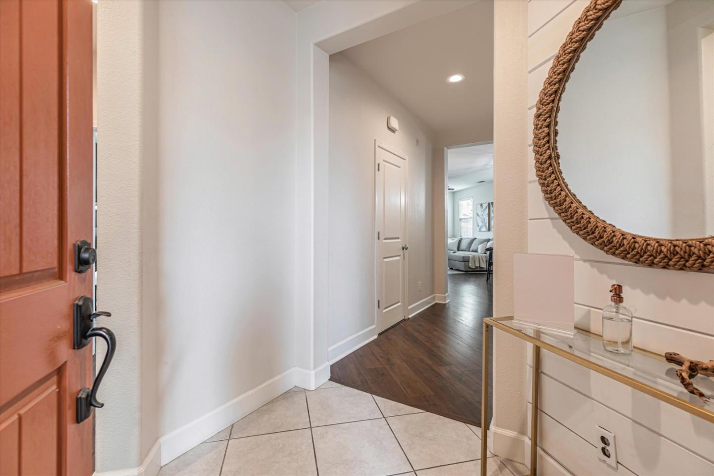 Detail Gallery Image 5 of 39 For 503 Cadiz Dr, Hollister,  CA 95023 - 3 Beds | 2 Baths