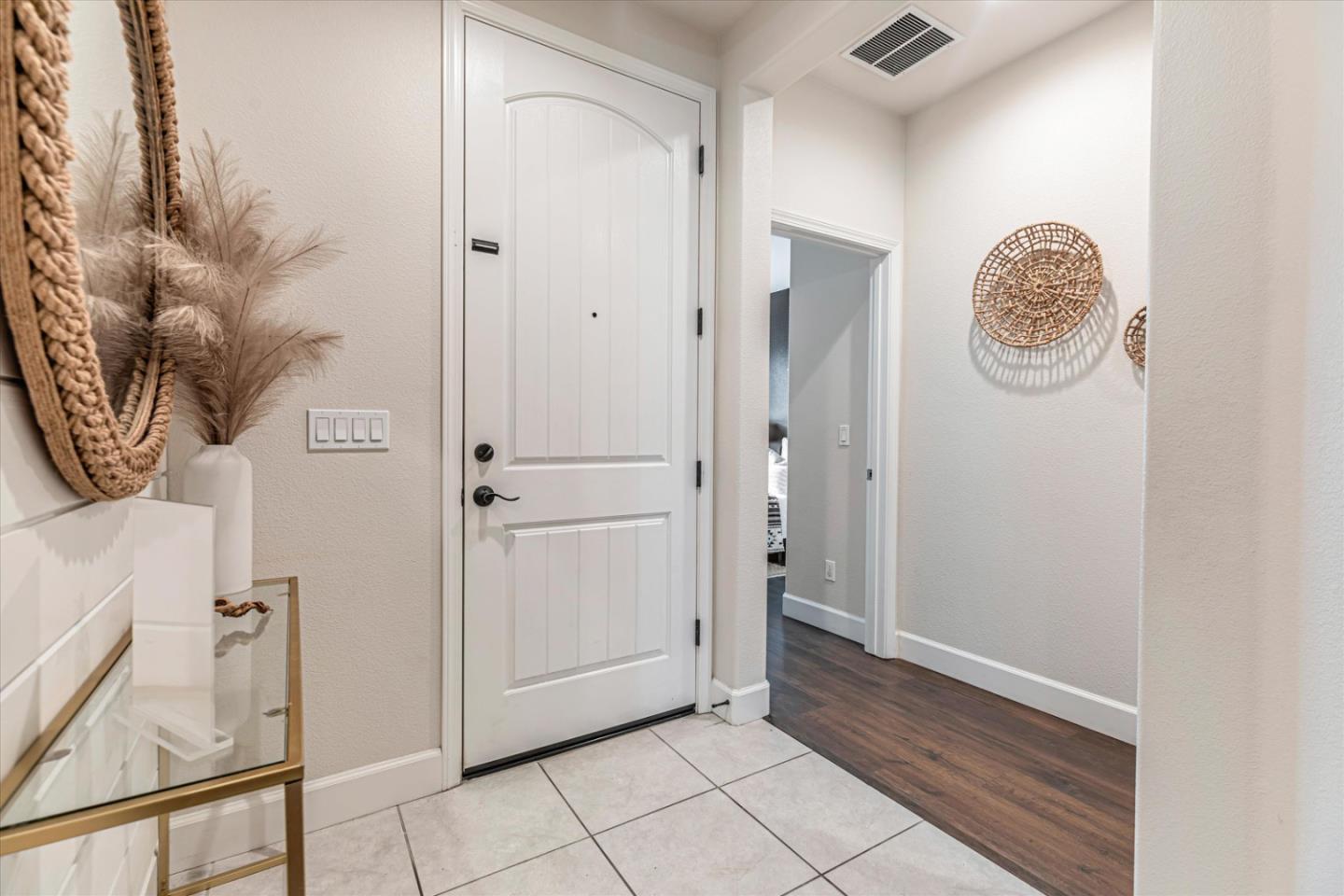 Detail Gallery Image 6 of 39 For 503 Cadiz Dr, Hollister,  CA 95023 - 3 Beds | 2 Baths
