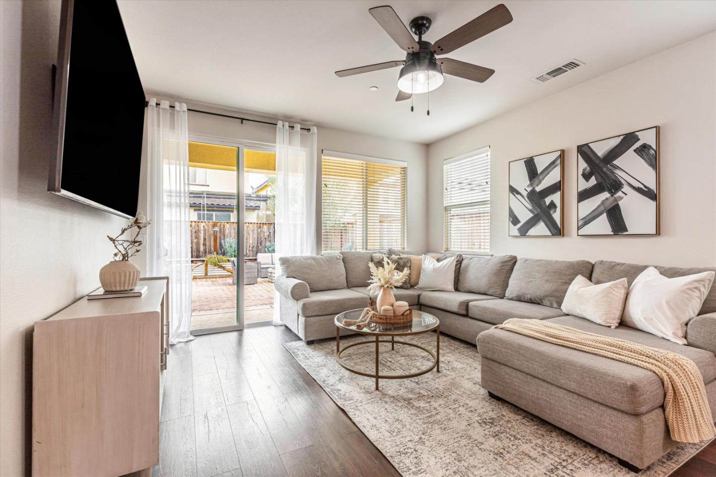 Detail Gallery Image 7 of 39 For 503 Cadiz Dr, Hollister,  CA 95023 - 3 Beds | 2 Baths