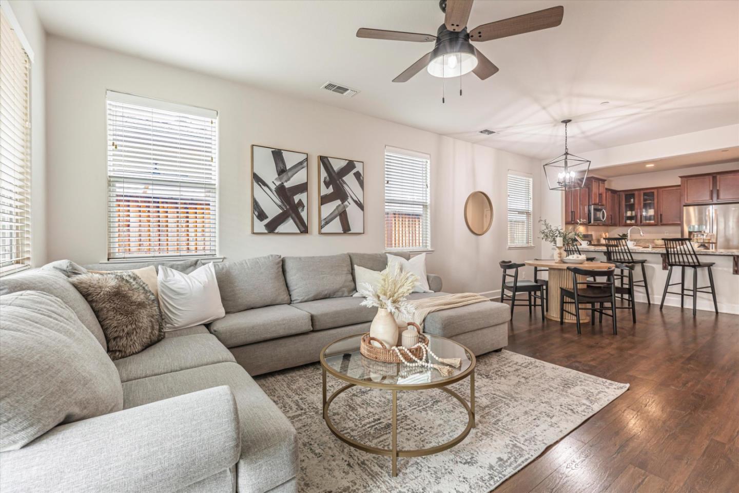 Detail Gallery Image 9 of 39 For 503 Cadiz Dr, Hollister,  CA 95023 - 3 Beds | 2 Baths