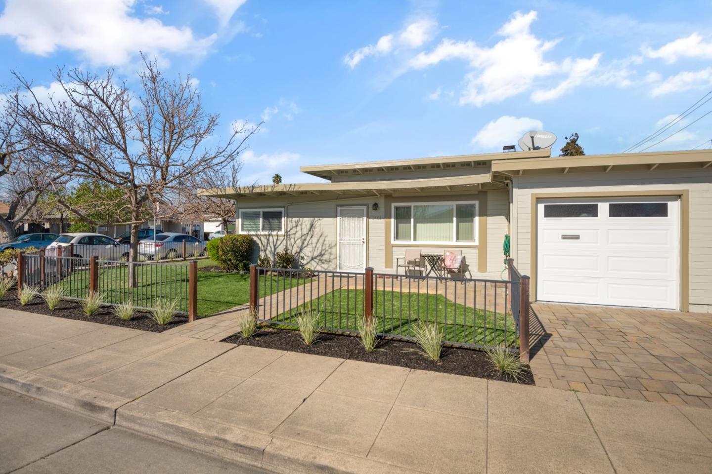 Detail Gallery Image 2 of 17 For 1401-1403 Cary Ave, San Mateo,  CA 94401 - – Beds | – Baths