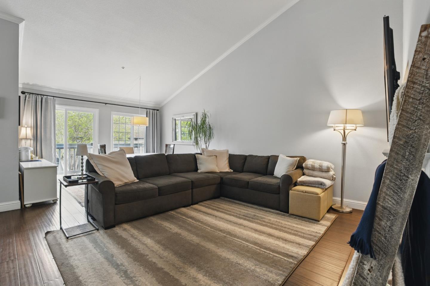 Detail Gallery Image 2 of 22 For 404 Michelle Ln, Daly City,  CA 94015 - 2 Beds | 2 Baths