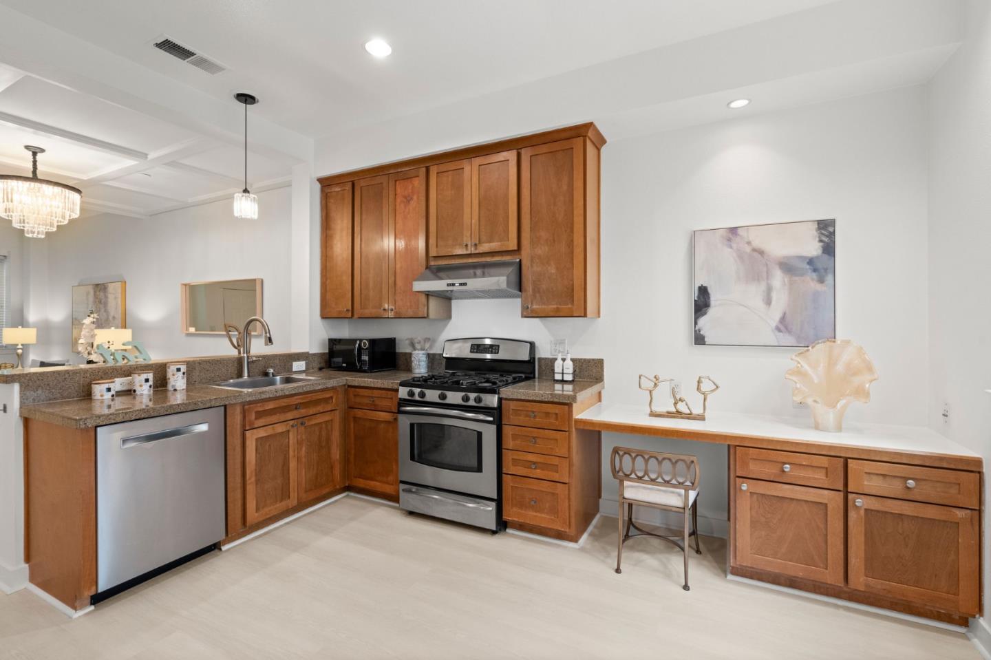 Detail Gallery Image 12 of 30 For 218 Grayson Ter, San Jose,  CA 95126 - 4 Beds | 2/1 Baths