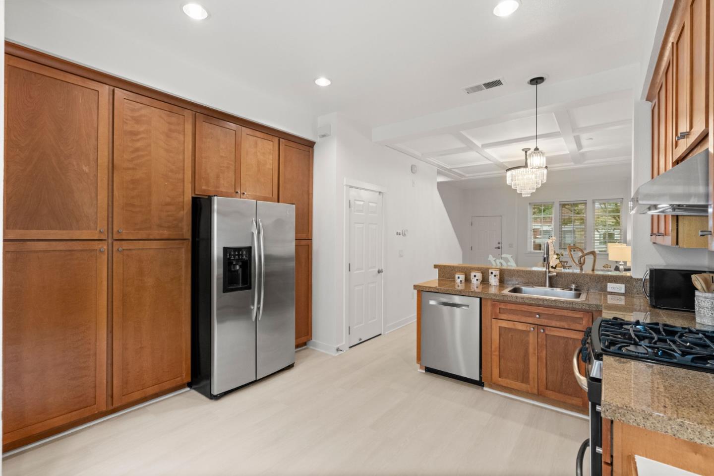 Detail Gallery Image 13 of 30 For 218 Grayson Ter, San Jose,  CA 95126 - 4 Beds | 2/1 Baths