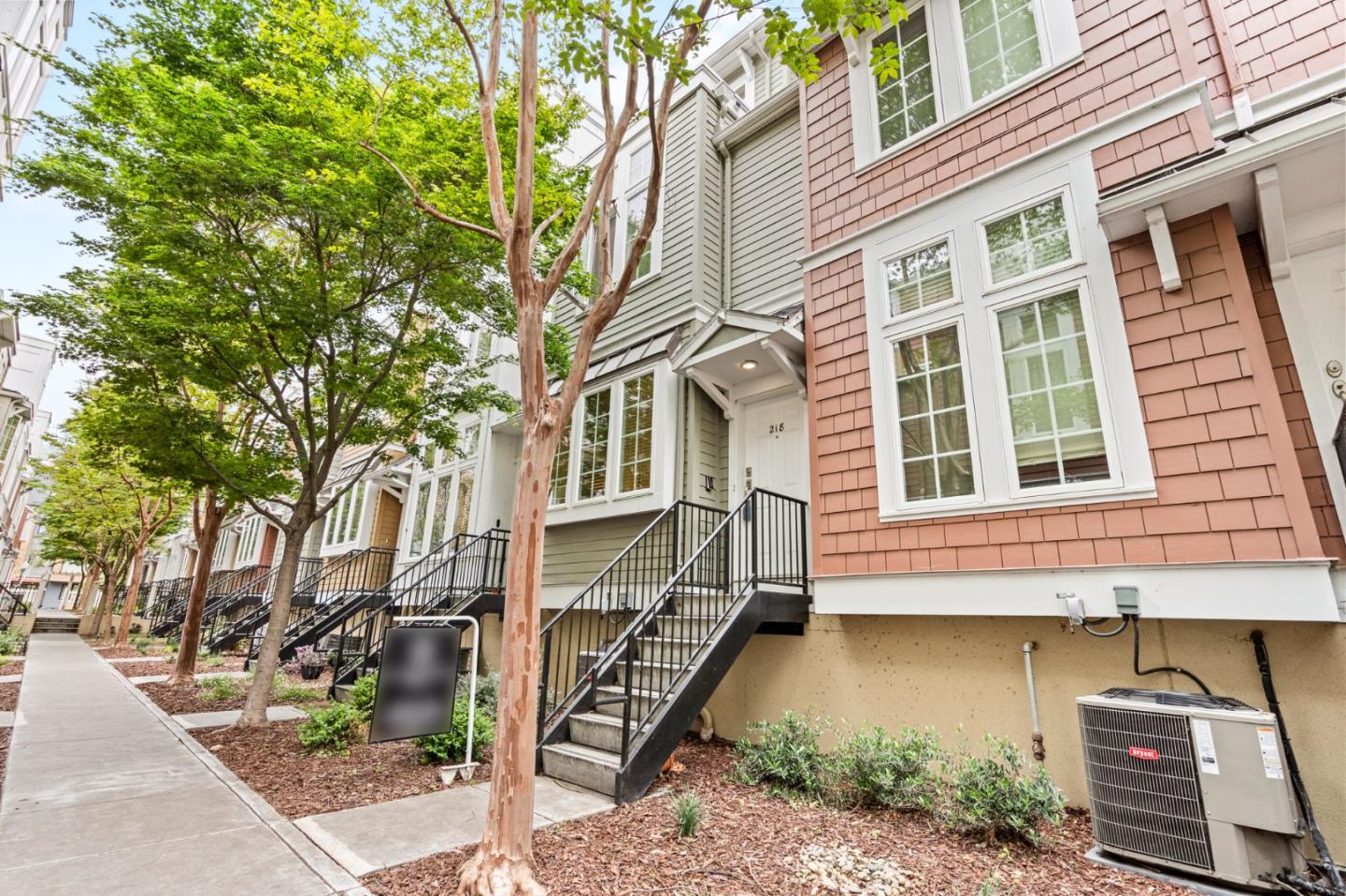 Detail Gallery Image 4 of 30 For 218 Grayson Ter, San Jose,  CA 95126 - 4 Beds | 2/1 Baths