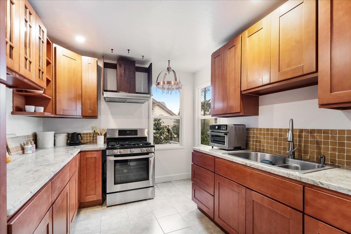 Detail Gallery Image 14 of 49 For 203 Grant St #3,  Santa Cruz,  CA 95060 - 4 Beds | 2 Baths