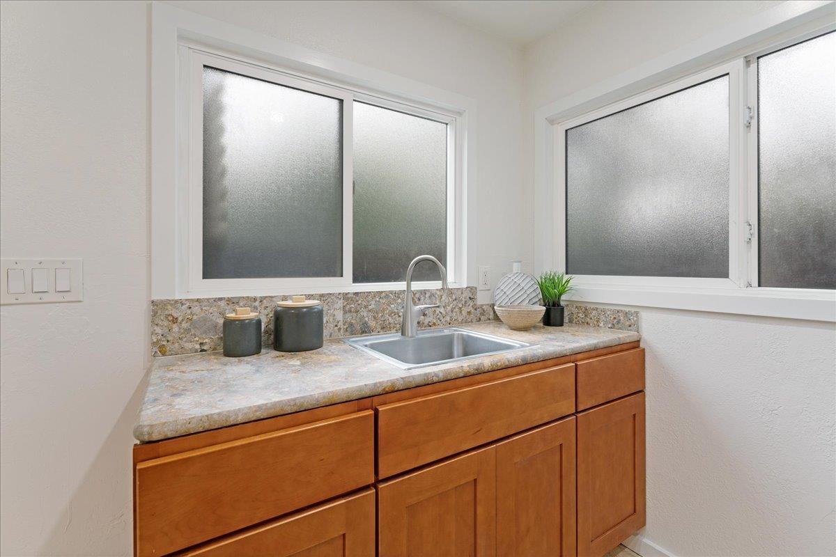 Detail Gallery Image 22 of 49 For 203 Grant St #3,  Santa Cruz,  CA 95060 - 4 Beds | 2 Baths