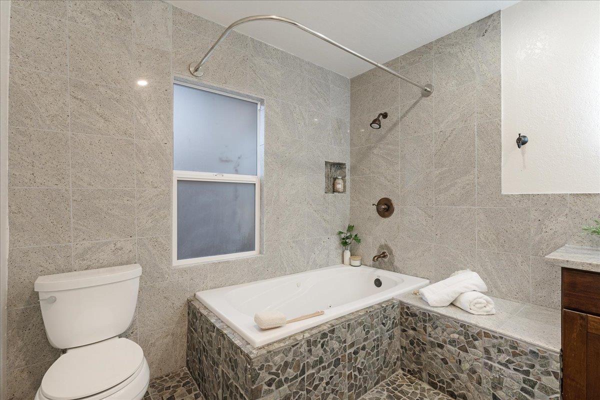 Detail Gallery Image 23 of 49 For 203 Grant St #3,  Santa Cruz,  CA 95060 - 4 Beds | 2 Baths