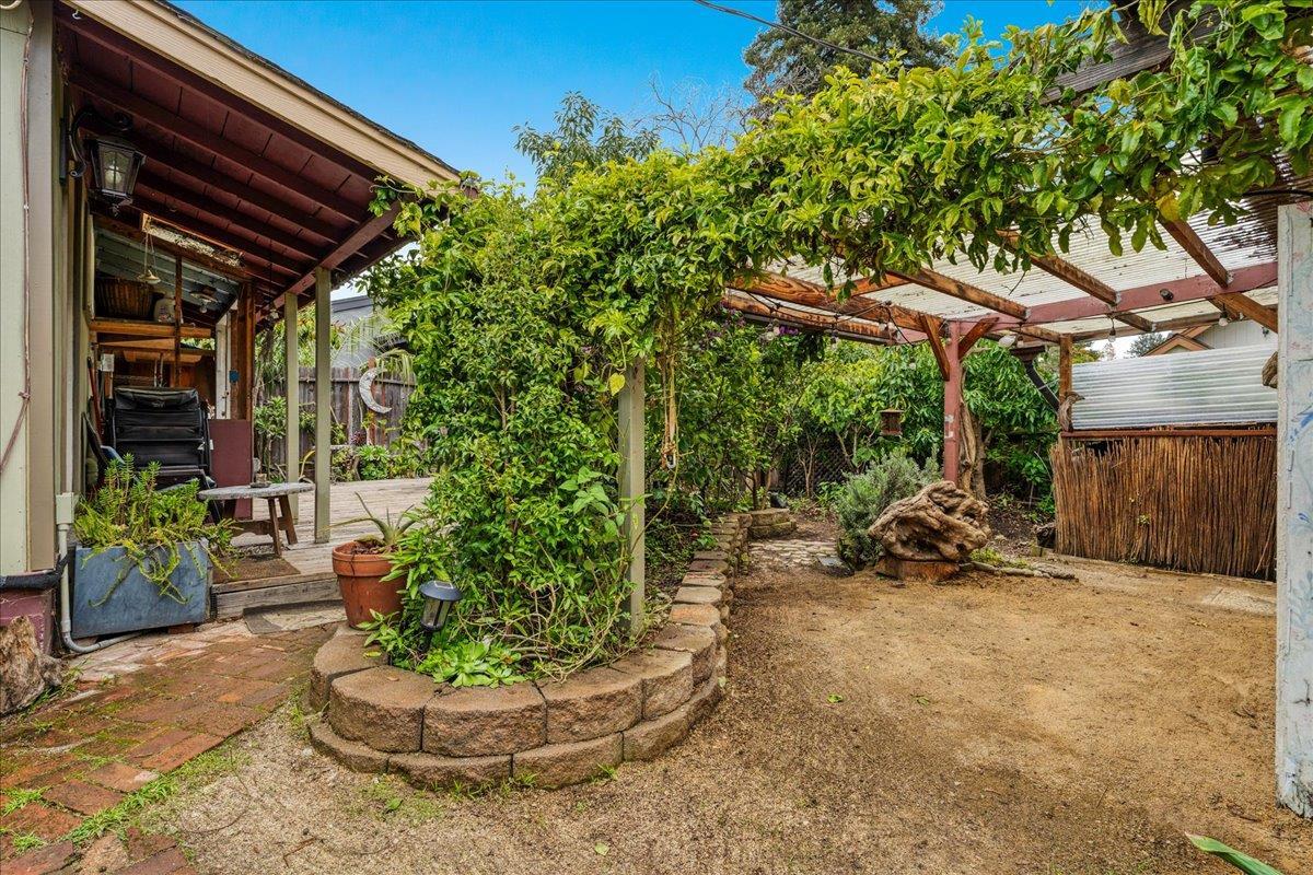 Detail Gallery Image 32 of 49 For 203 Grant St #3,  Santa Cruz,  CA 95060 - 4 Beds | 2 Baths