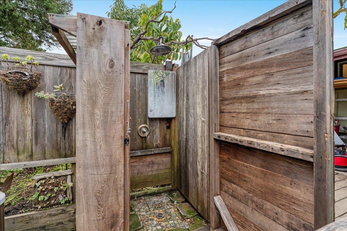 Detail Gallery Image 39 of 49 For 203 Grant St #3,  Santa Cruz,  CA 95060 - 4 Beds | 2 Baths