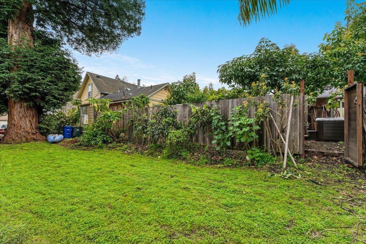 Detail Gallery Image 43 of 49 For 203 Grant St #3,  Santa Cruz,  CA 95060 - 4 Beds | 2 Baths