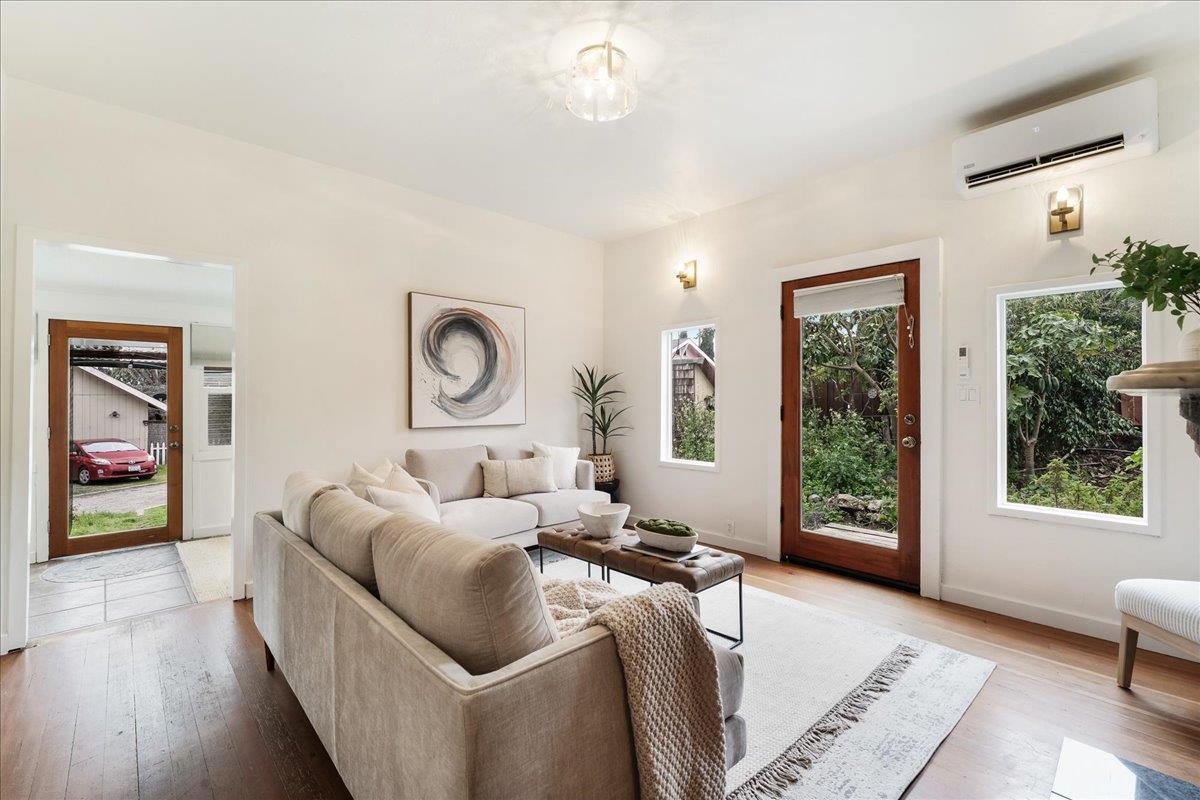 Detail Gallery Image 8 of 49 For 203 Grant St #3,  Santa Cruz,  CA 95060 - 4 Beds | 2 Baths