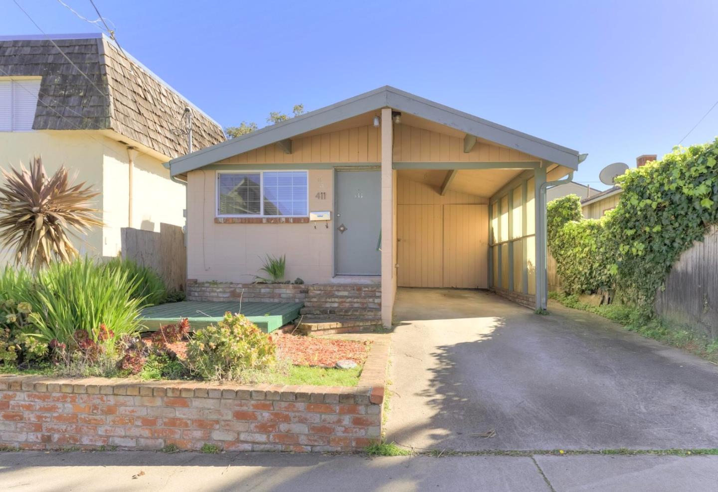 Detail Gallery Image 2 of 34 For 411 7th St, Pacific Grove,  CA 93950 - 4 Beds | 2 Baths