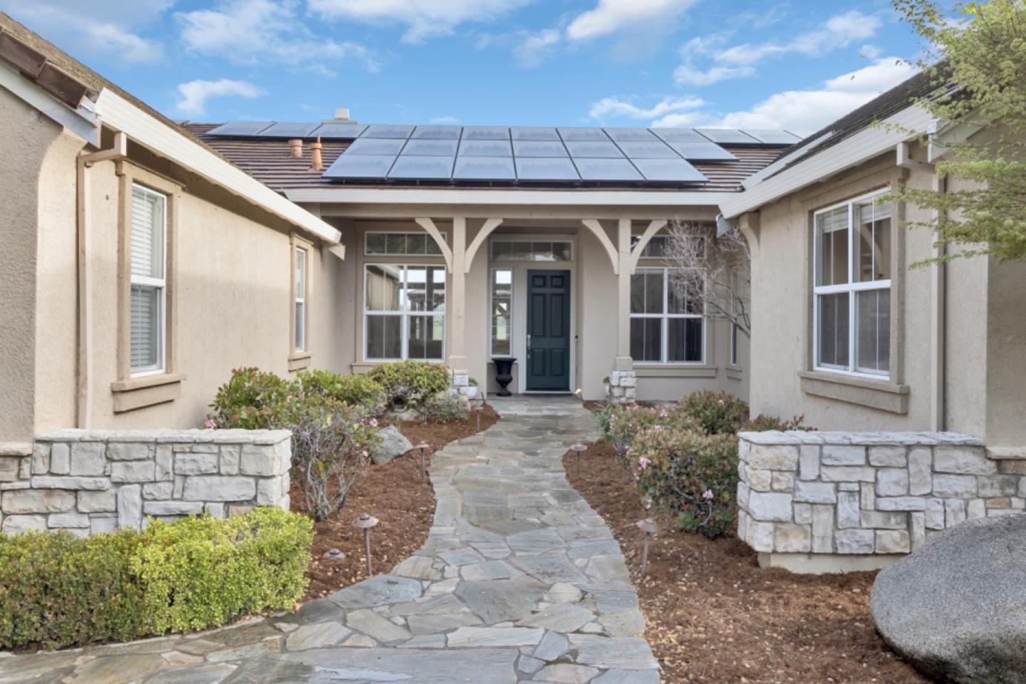 Detail Gallery Image 2 of 43 For 820 via Vaquero Norte, San Juan Bautista,  CA 95045 - 4 Beds | 3 Baths
