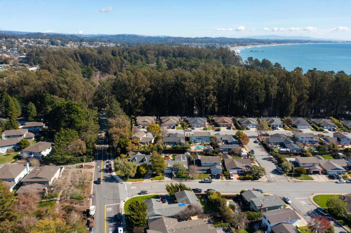 Detail Gallery Image 2 of 32 For 1009 Sir Francis Ave, Capitola,  CA 95010 - 3 Beds | 2 Baths