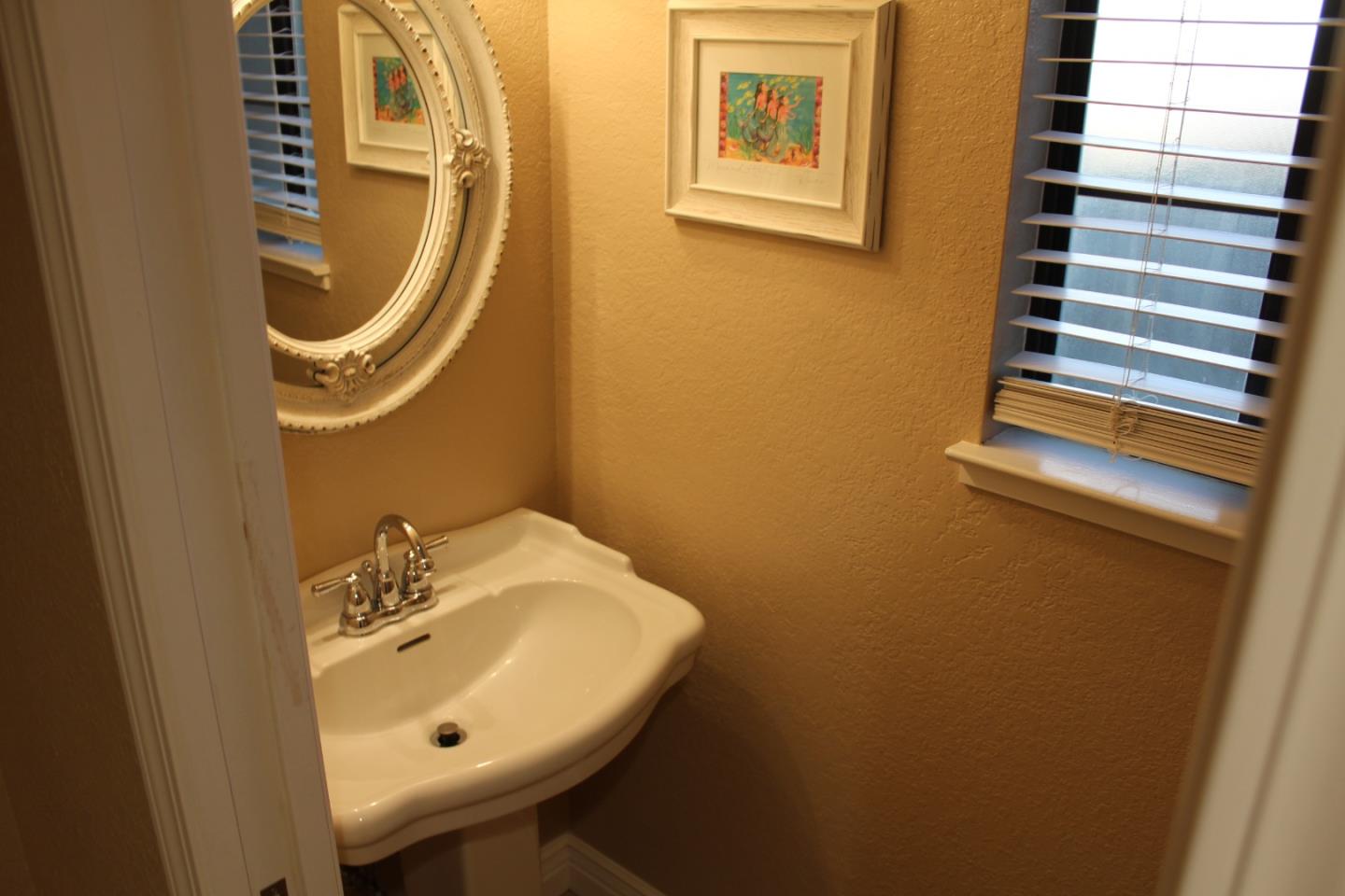 Detail Gallery Image 11 of 25 For 101 Gibson Dr #7,  Hollister,  CA 95023 - 2 Beds | 1/1 Baths