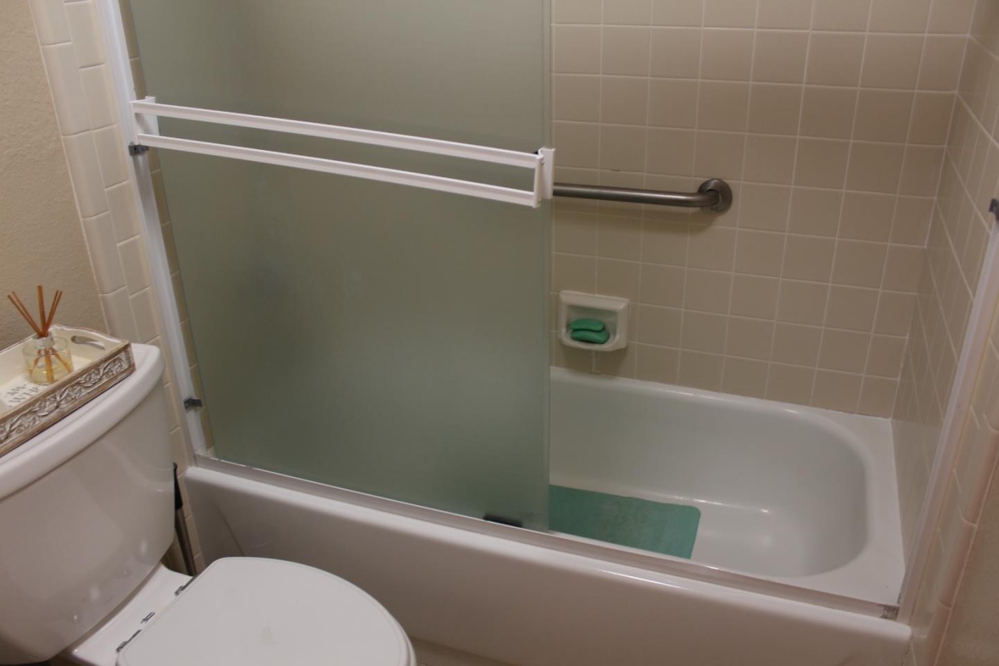 Detail Gallery Image 18 of 25 For 101 Gibson Dr #7,  Hollister,  CA 95023 - 2 Beds | 1/1 Baths