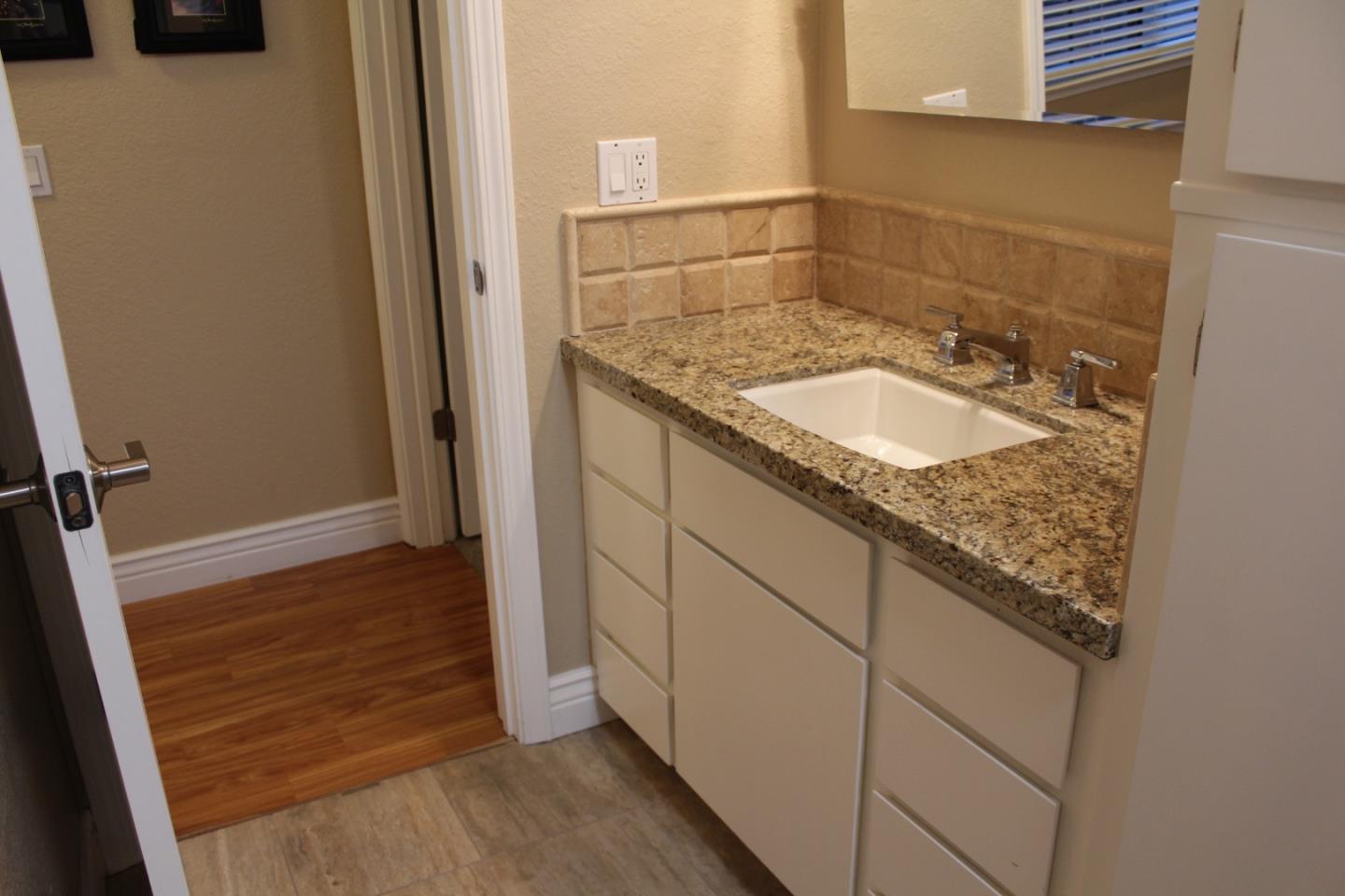 Detail Gallery Image 19 of 25 For 101 Gibson Dr #7,  Hollister,  CA 95023 - 2 Beds | 1/1 Baths