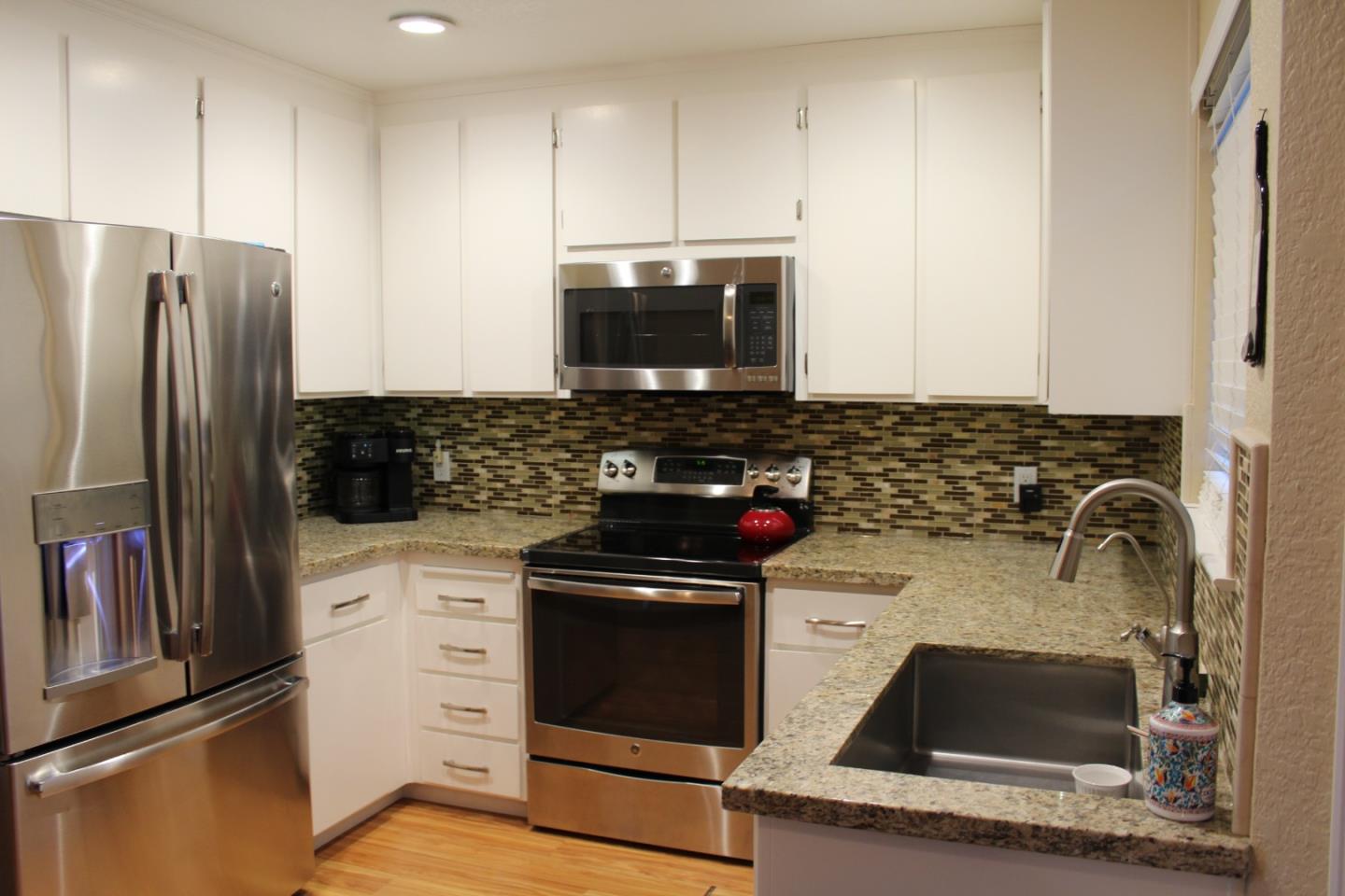 Detail Gallery Image 4 of 25 For 101 Gibson Dr #7,  Hollister,  CA 95023 - 2 Beds | 1/1 Baths