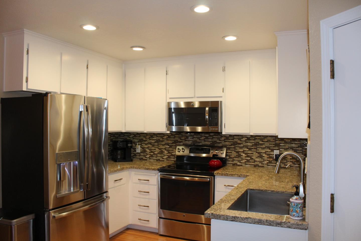 Detail Gallery Image 5 of 25 For 101 Gibson Dr #7,  Hollister,  CA 95023 - 2 Beds | 1/1 Baths